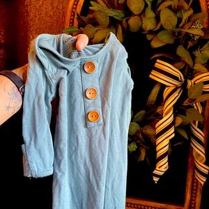 Caden Lane 0-3 months knotted gown with beanie